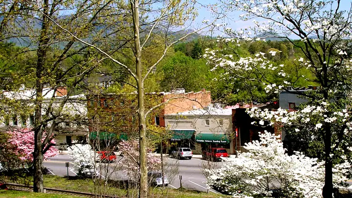The Blue Ridge Parkway and Experience Waterfalls – North Carolina